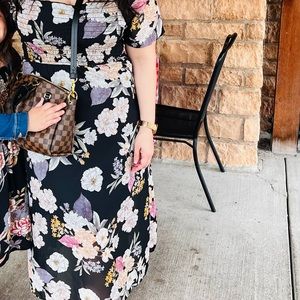 Beautiful black floral maxi dress!! Great condition! Will fit size 12/14! Summer